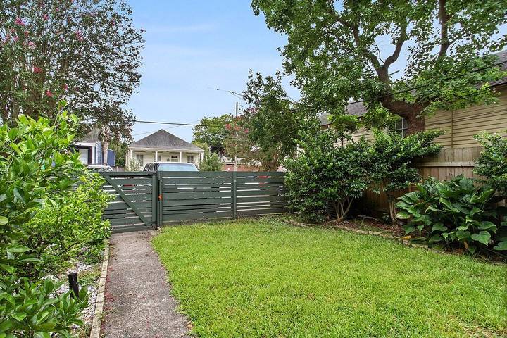 Vacation rental for 6 people, with terrace and yard in Uptown