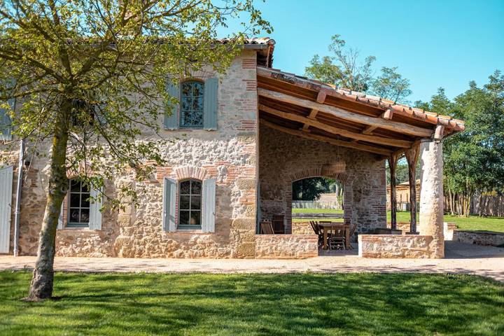 Chambre d’hôte pour 12 personnes, avec vue ainsi que jardin et piscine, animaux acceptés dans le Tarn - 3