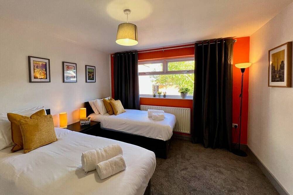 Curzon One Bungalow | Family & Contractor Parking in Cleethorpes, Grimsby and Cleethorpes