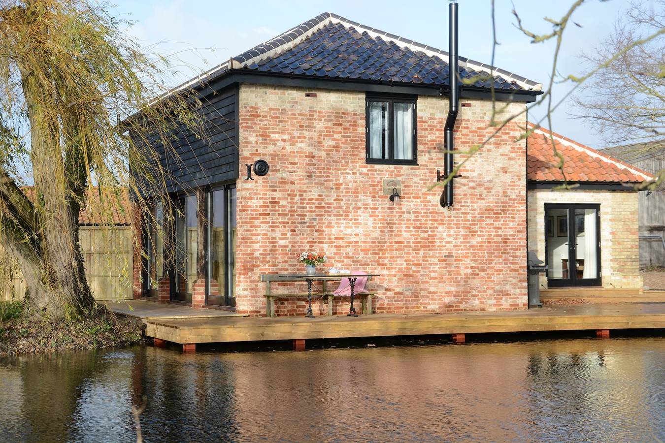 Fishpond House, Sotherton in Waveney District, Sunrise Coast