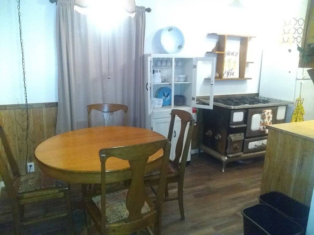 Cabin 2 Miles From Trade Days Granny'S Cabin Themed With Antiques in Van Zandt County