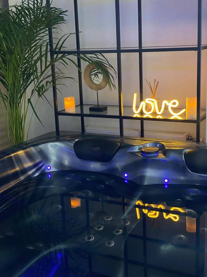 Appartement entier, Suite & Spa Jacuzzi, sauna, lit king size,Netflix in Montigny-le-Bretonneux, Yvelines
