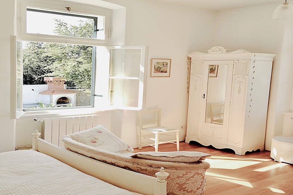Safe Family Villa. Sea Views, Walled Garden, Pool Jacuzzi, Badminton Tabletennis in Cavtat, Cavtat (Dalmatia)