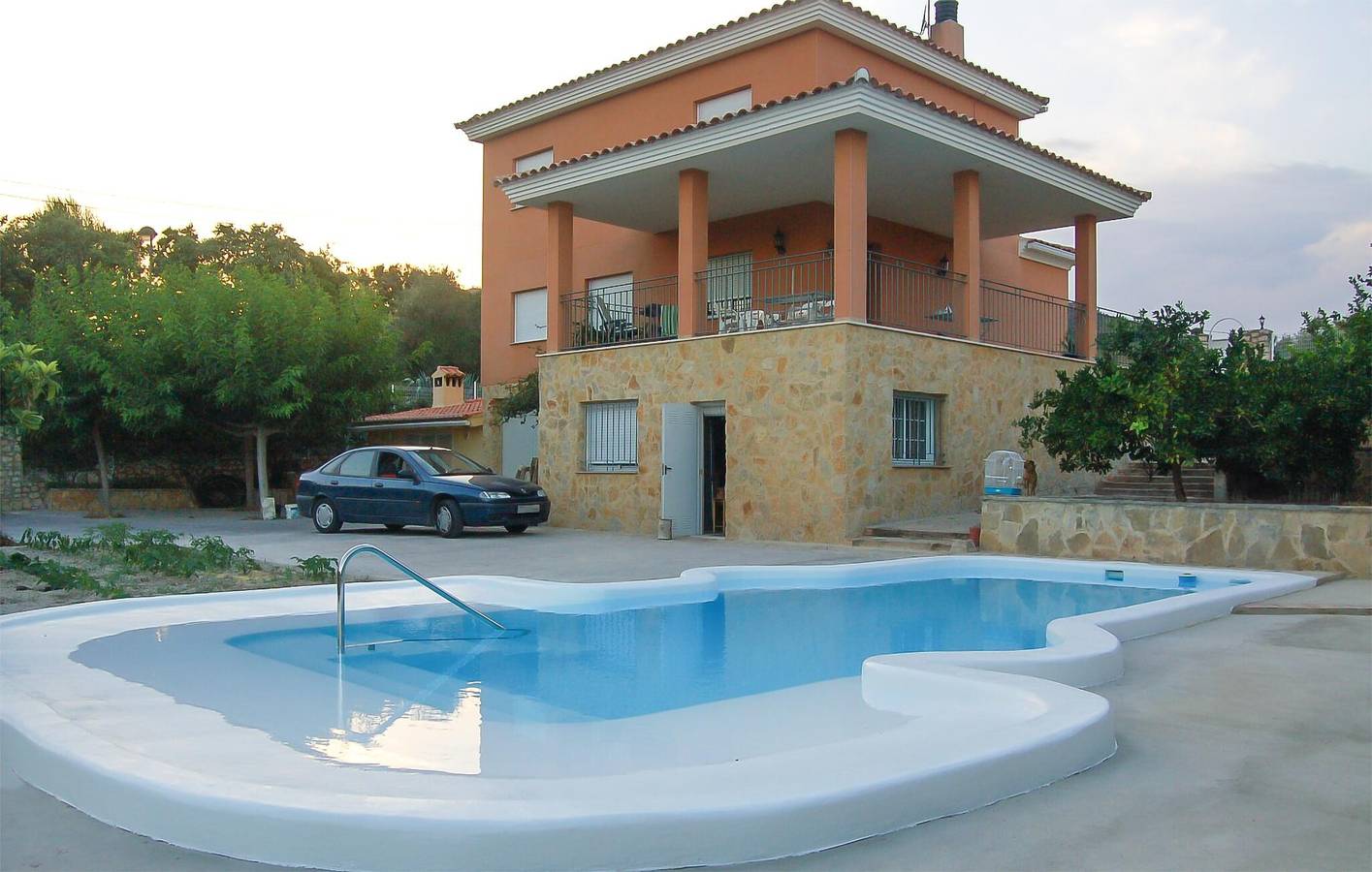 Xàtiva Poolside Retreat - AC, Parking, Terraza in Játiva, Provincia de Valencia