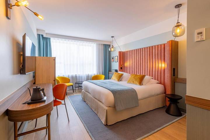 Hôtel pour 3 personnes, avec Jacuzzi et Terrasse ainsi que Jardin et Piscine dans Casino Grand Cercle - 3
