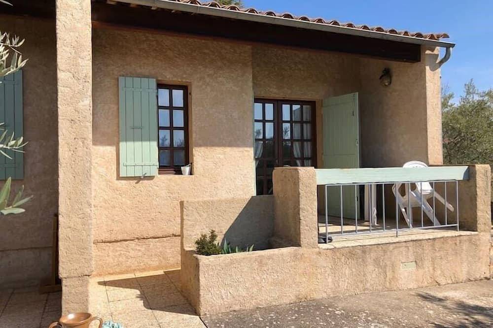 Apartamento entero, (A) Studio T1 spacious, quiet, sun, parking in Gréoux-les-Bains, Parc naturel régional du Verdon