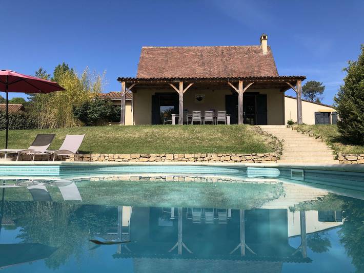 Gîte pour 6 personnes, avec piscine à Sainte-Alvère
