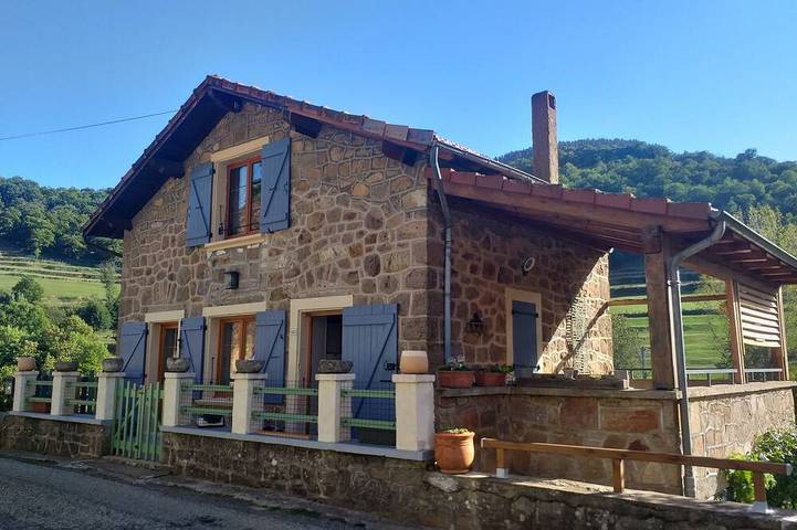 Location de vacances pour 6 personnes, avec jardin et balcon à Saint-Pierreville