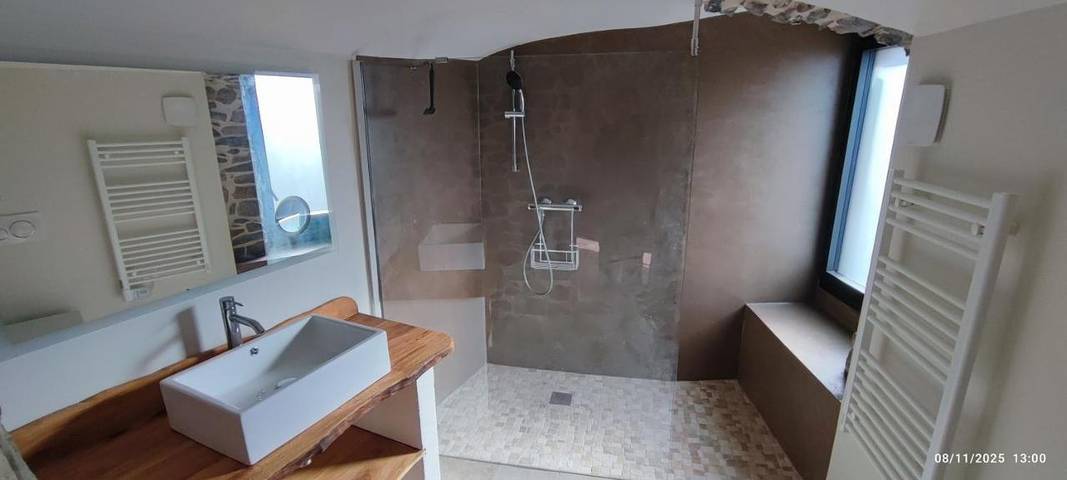 Chambre d’hôte pour 2 personnes, avec vue et terrasse ainsi que jardin et piscine à Bessèges