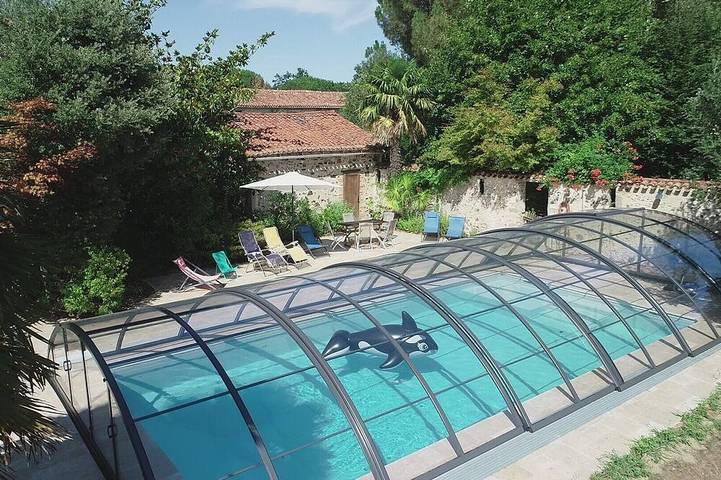Location de vacances pour 14 personnes, avec Jacuzzi ainsi que Terrasse et Jardin à La Forêt-sur-Sèvre