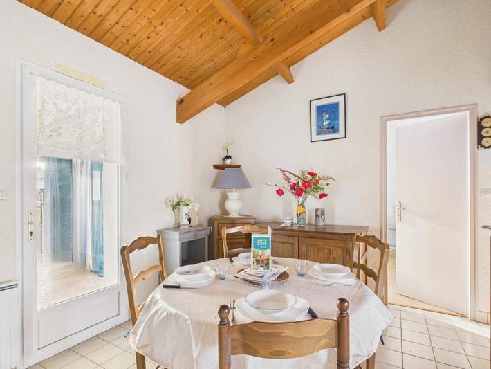 Location de vacances pour 4 personnes, avec jardin à La Chaize-Giraud - 2