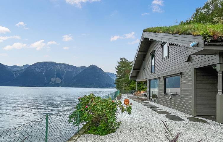 Ferienhaus für 10 Personen, mit Terrasse und Whirlpool sowie Pool und Sauna in Hardangerfjord