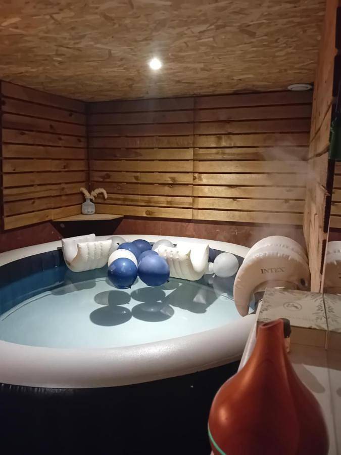 Appartement de vacances pour 2 personnes, avec Balcon et Jacuzzi ainsi que Terrasse et Jardin