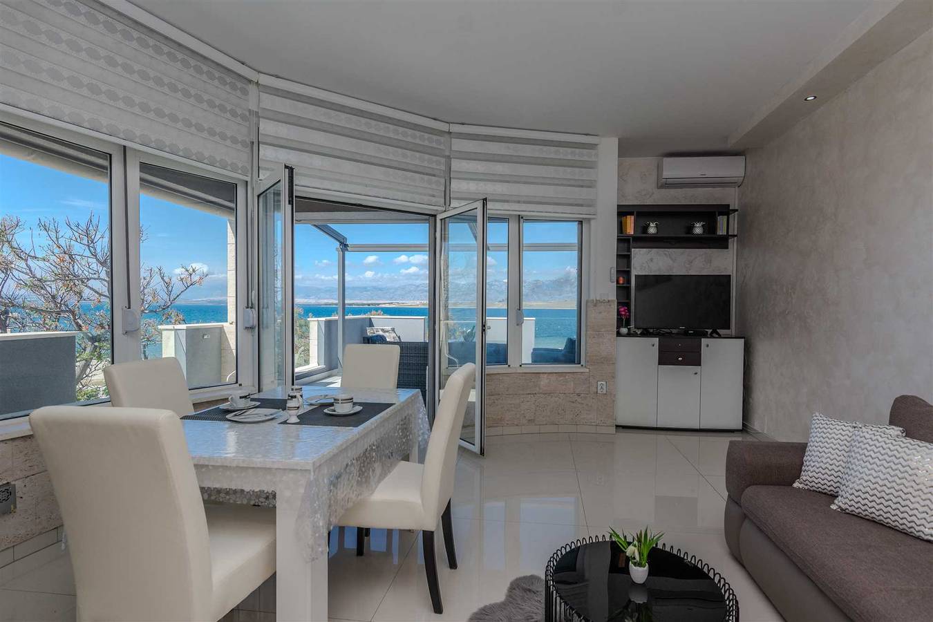 Ganze Wohnung, Deluxe Ferienwohnung auf Insel Vir | nur 20m vom Strand in Vir