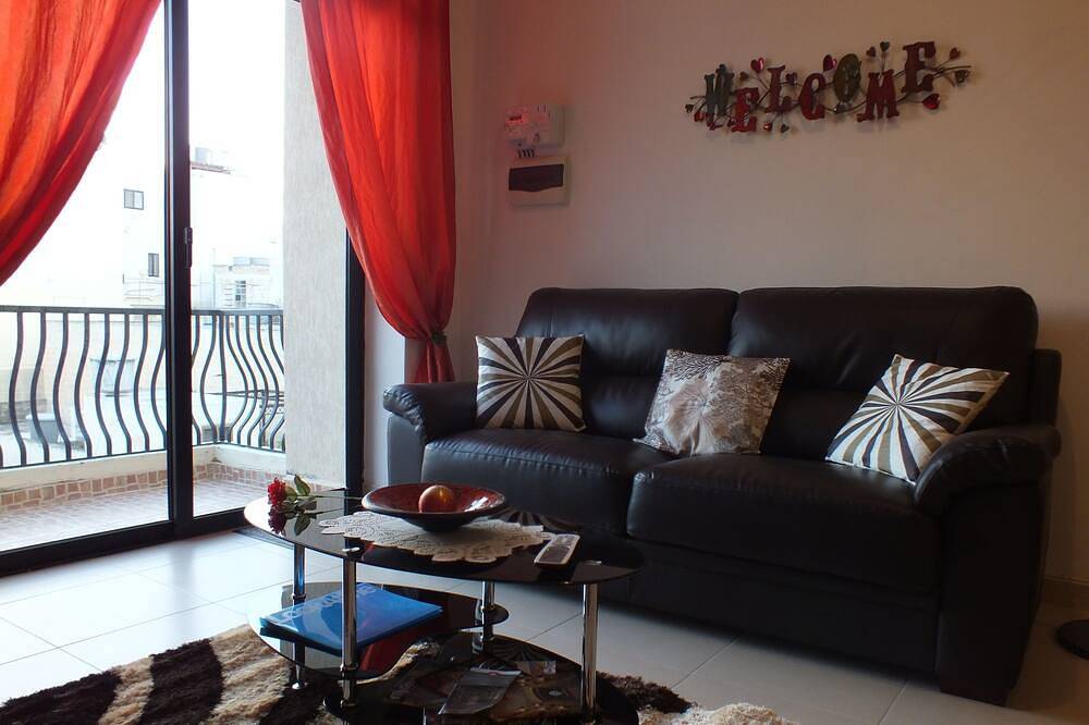 Ganze Wohnung, Moderne sonnige Wohnung mit Balkon in Marsaskala, Insel Malta