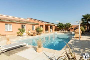 Gîte pour 5 personnes, avec jacuzzi ainsi que piscine et jardin à Calmont