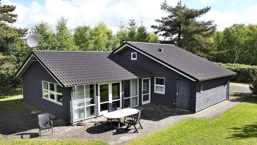 Ferienhaus für 9 Personen, mit Whirlpool und Terrasse sowie Sauna