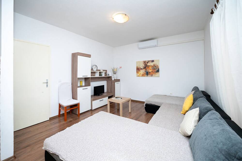 Ganze Wohnung, 3-Zimmer-Ferienwohnung mit Terrasse Palit, Rab in Palit, Rab