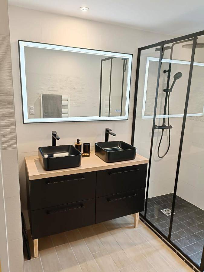 Appartement entier, Three-Bedroom Apartment in Port-en-Bessin-Huppain, Région de Bayeux