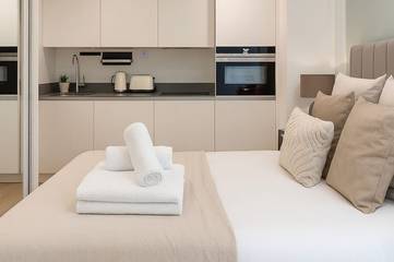 Apartment for 2 People in Kingston upon Thames, Chessington World of Adventures, Photo 1