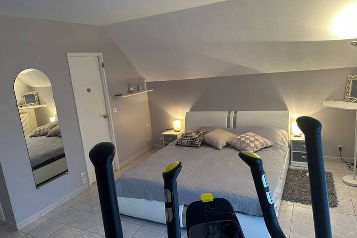 House with a completely private pool and hot tub near Paris in Bures-sur-Yvette, Essonne