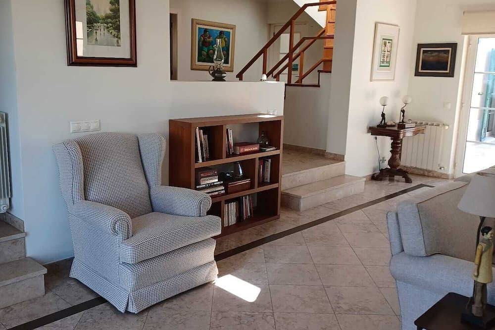 Cozy charming house with pool in a golf course 20 m from the beach, near Lisbon. in Quinta do Conde, Halbinsel von Setúbal