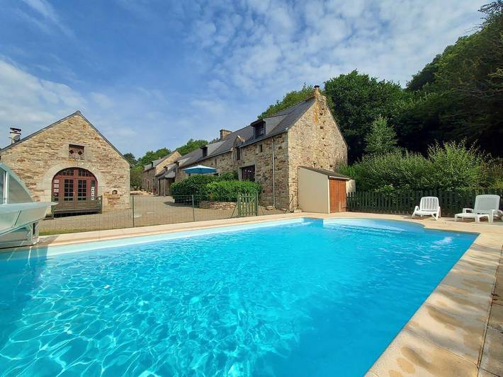 Gîte pour 8 personnes, avec Terrasse ainsi que Jardin et Piscine à Baud (mesure) - 2