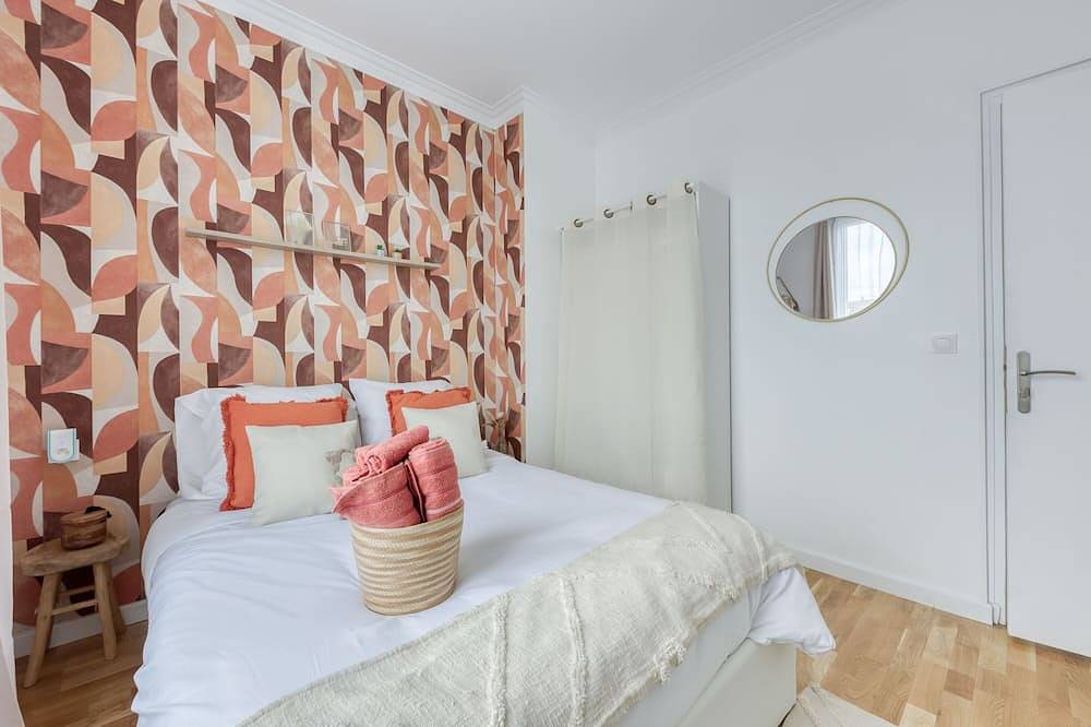 Maison 8 personnes - Métro + gare / Parking privée / Wifi / Aeroport Cdg / in La Courneuve, Seine-Saint-Denis