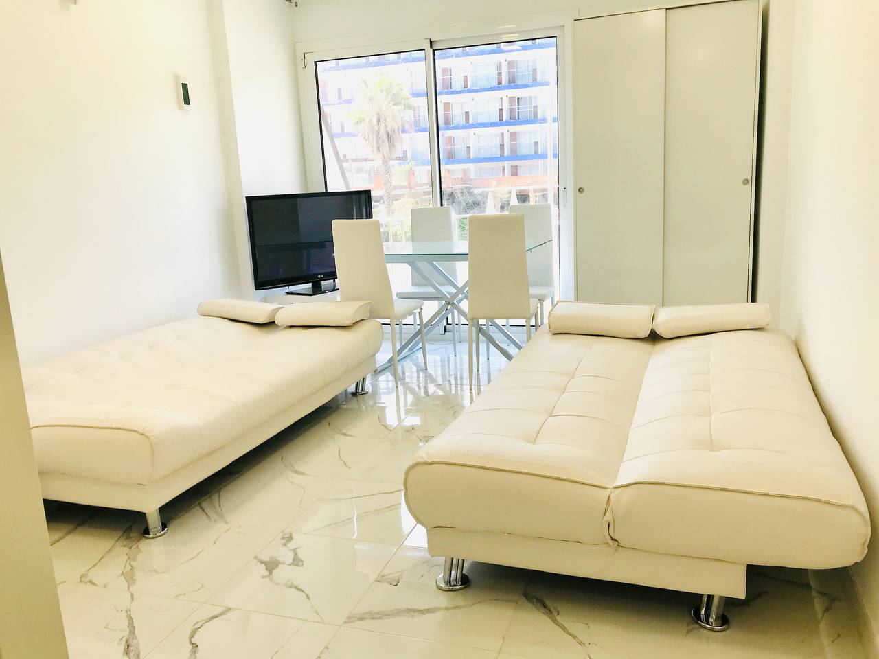 Estudio entero, Estudio moderno de diseño cerca de la playa con piscina in Central Lloret de Mar, Lloret de Mar