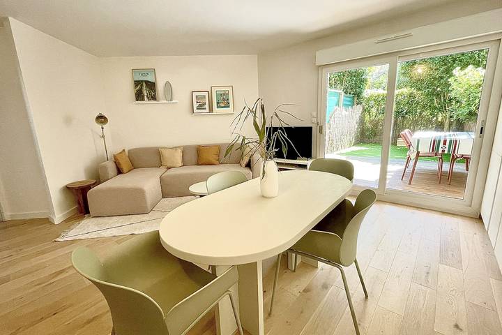 Appartement de vacances pour 5 personnes, avec jardin et piscine, adapté aux familles