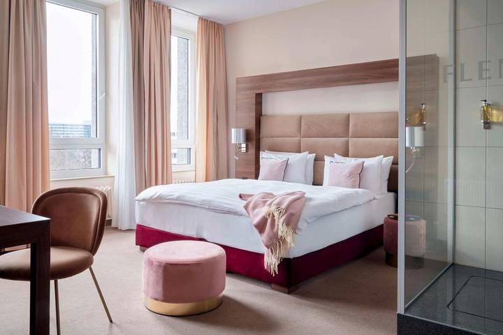 Hotel für 10 Personen, mit Terrasse und Garten in Frankfurt