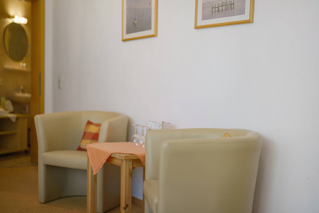 Zimmer 'Terassensuite 3' mit Bergblick, Gemeinschaftsterrasse und Wi-Fi in Glottertal, Südschwarzwald