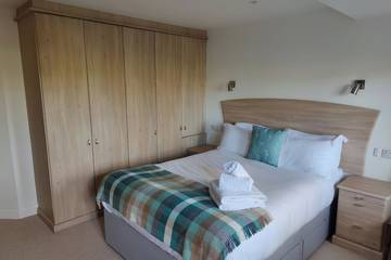 Log Cabin for 4 People in Burford, The Cotswolds, Photo 2