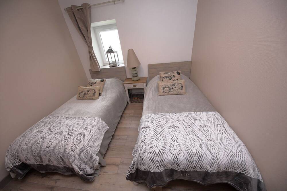 Entire apartment, New Sea view 4 * Port en Bessin Normandy Landing beaches Calvados in Port-en-Bessin-Huppain, Bayeux region