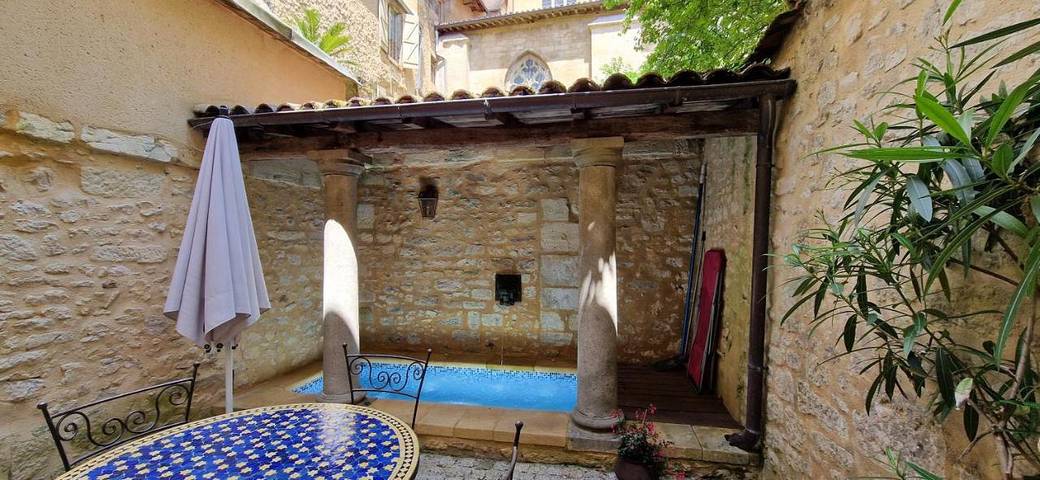 Gîte pour 2 personnes, avec jacuzzi ainsi que balcon et piscine dans Office De Tourisme De Sarlat Perigord Noir - 2