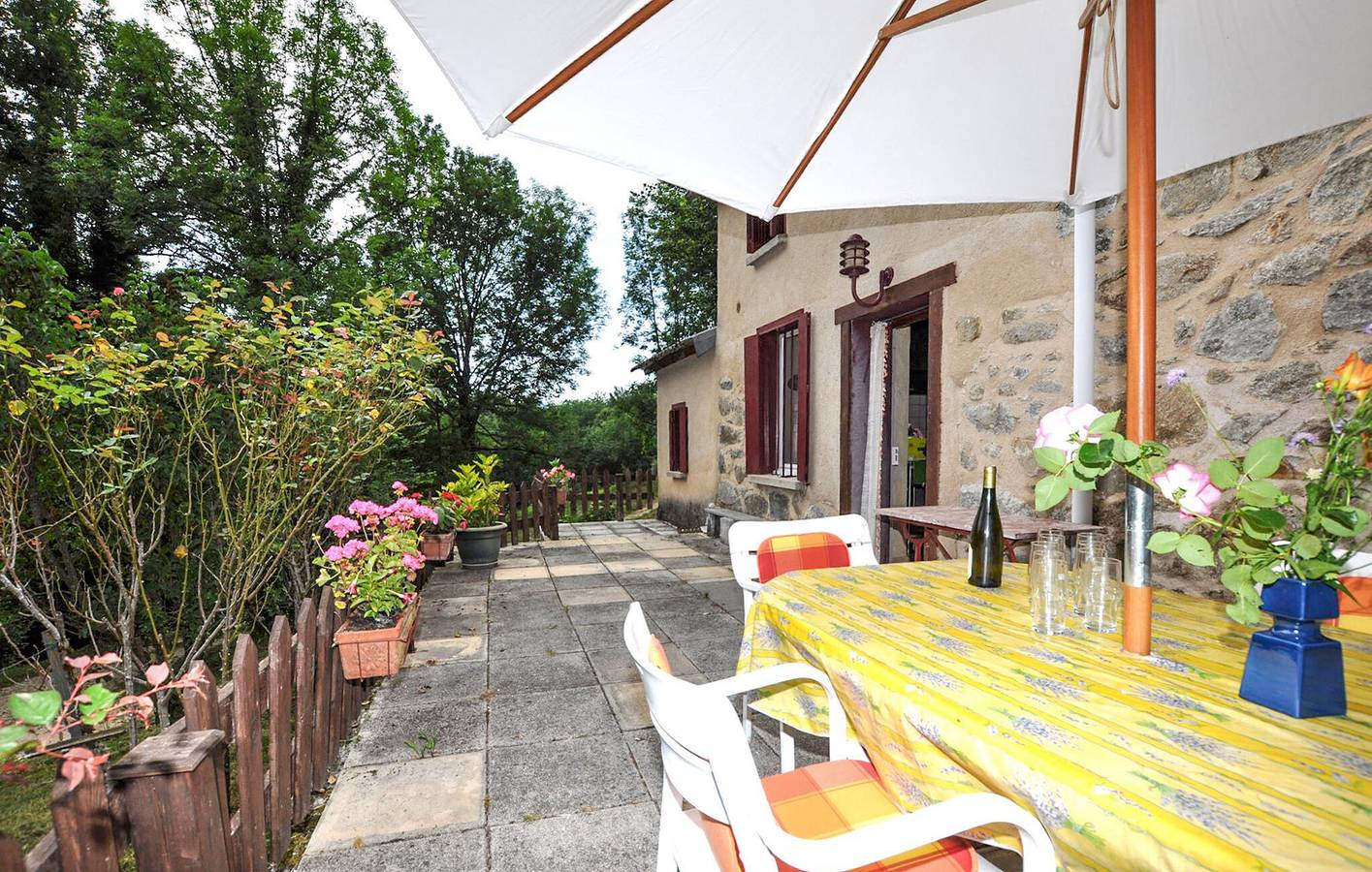 Retraite confortable dans un jardin avec parking et télévision in Massat, Parc naturel régional des Pyrénées ariégeoises