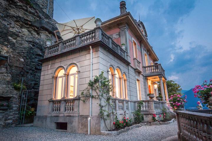 Ferienhaus für 11 Personen, mit Balkon und Whirlpool sowie Terrasse und Garten