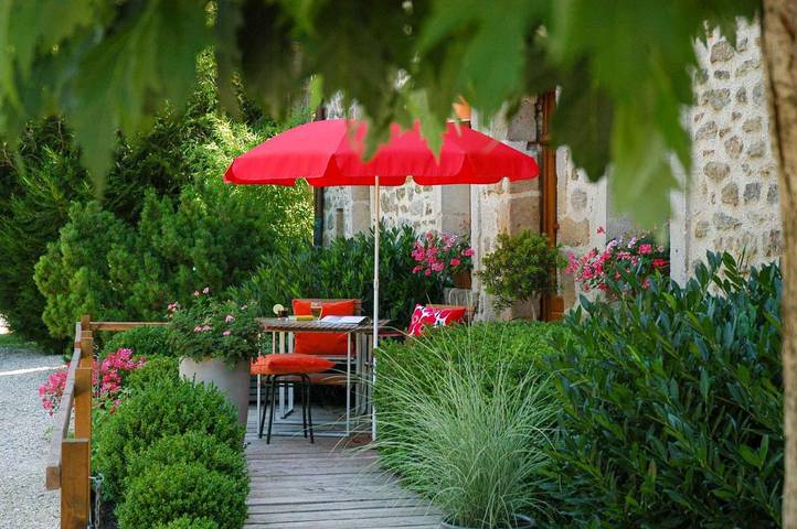 Chambre d’hôte pour 2 personnes, avec Terrasse ainsi que Jardin et Vue à Chaudenay-le-Château