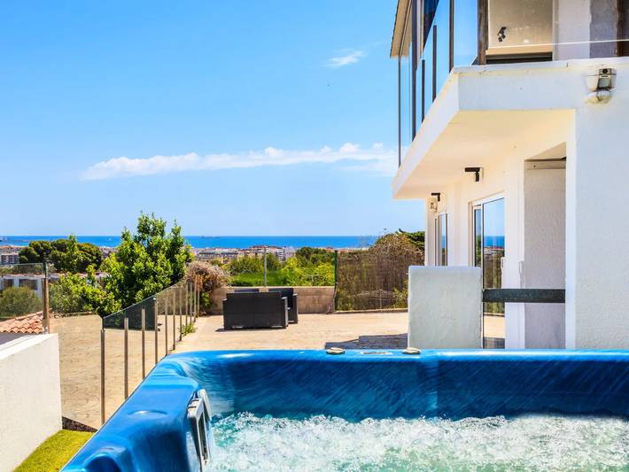 Villa pour 16 personnes, avec Balcon et Terrasse ainsi que Jacuzzi et Jardin à Salou - 3
