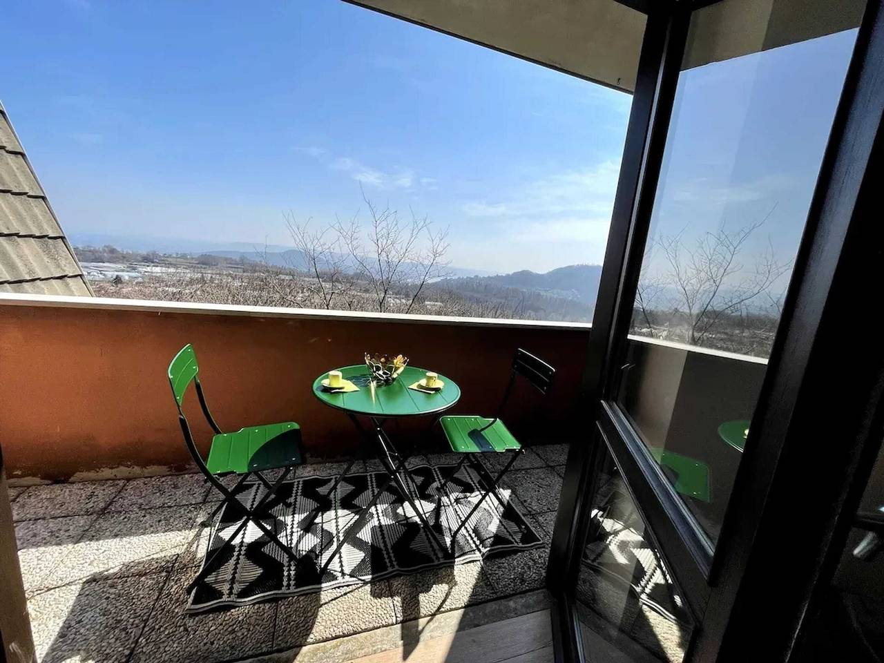 Entire apartment, Modern Apartment in Nebbiuno with Lake View in Pisano, Lago Maggiore (Piemonte)