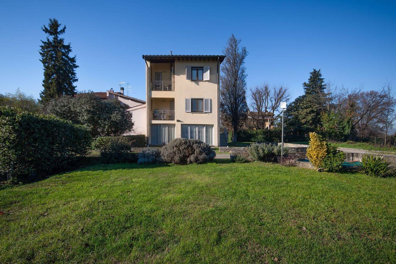 Entire holiday apartment, Modern house with garden and private parking in Scandicci, Florence Province