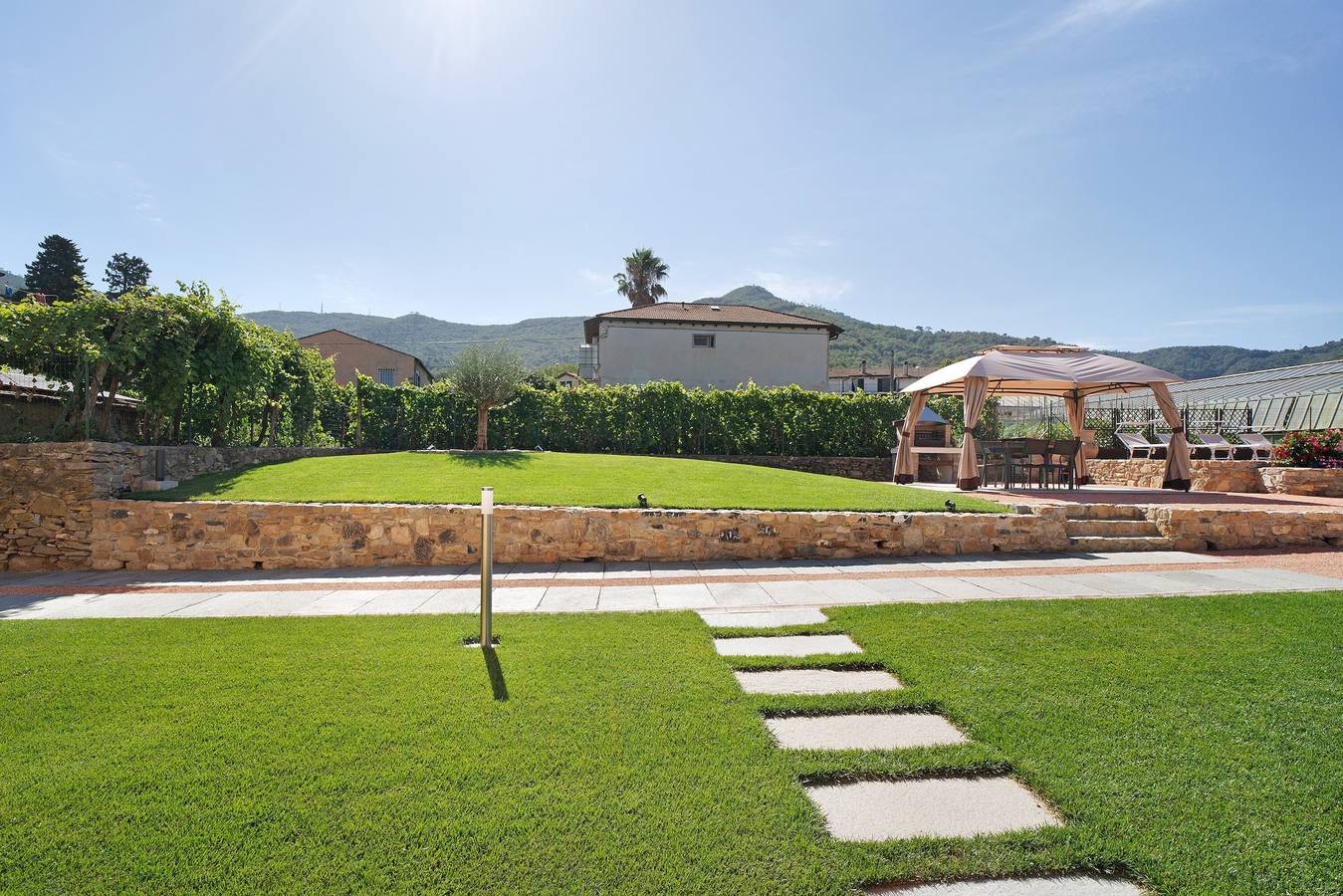 Appartamento intero, Appartamento "Agriturismo Il Borgo - Lavanda" con giardino in comune e Wi-Fi in Villanova d'Albenga, Riviera di Ponente