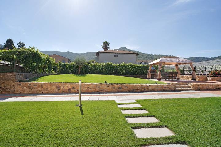 Appartamento intero, Appartamento "Agriturismo Il Borgo - Lavanda" con giardino in comune e Wi-Fi in Villanova d'Albenga, Riviera di Ponente