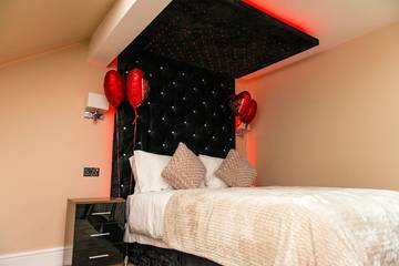 Glamping for 2 People in Huddersfield, West Yorkshire, Photo 3