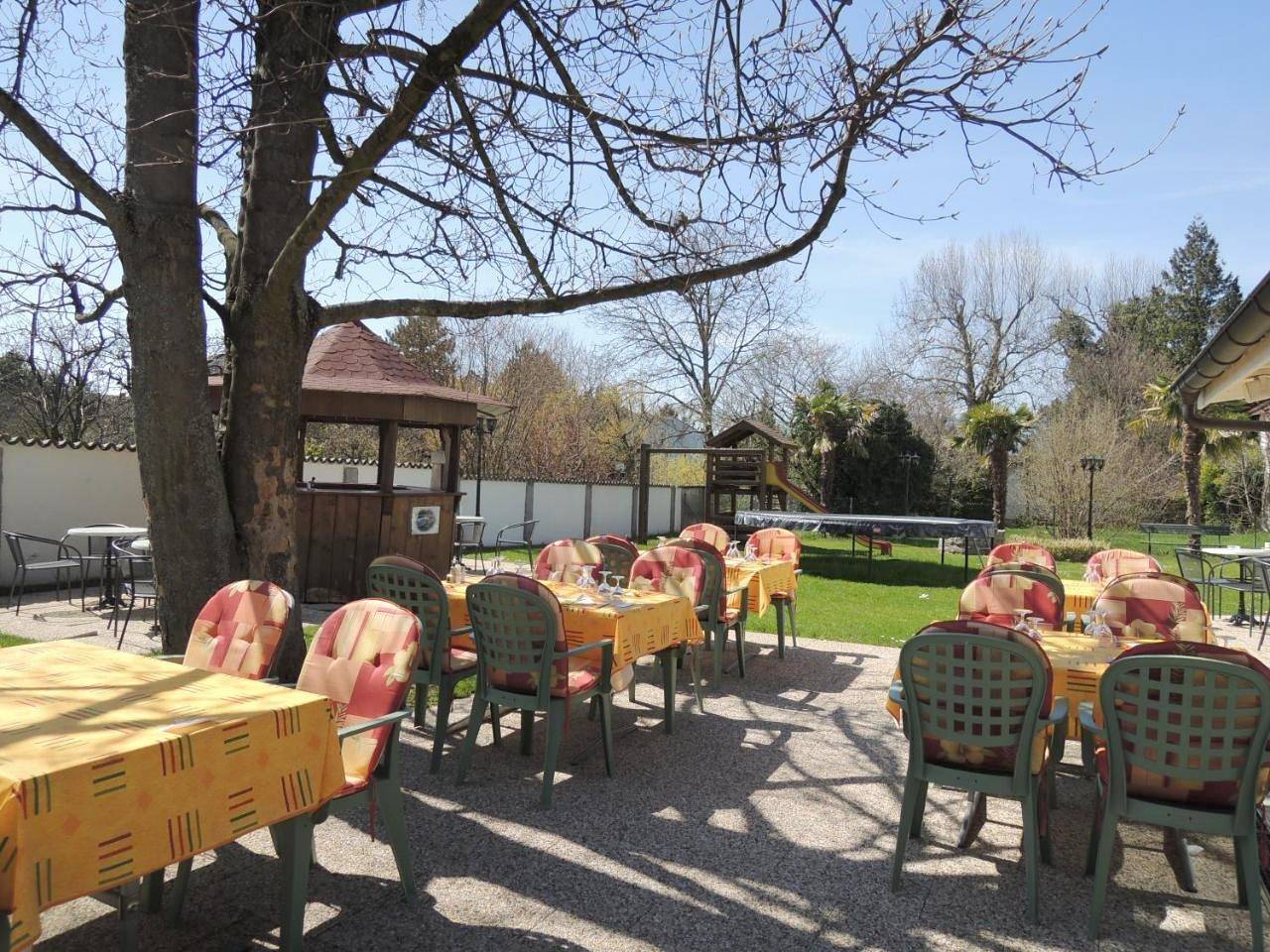 Hôtel du Port - Free Parking - Breakfast included in Estavayer, Lake Neuchâtel