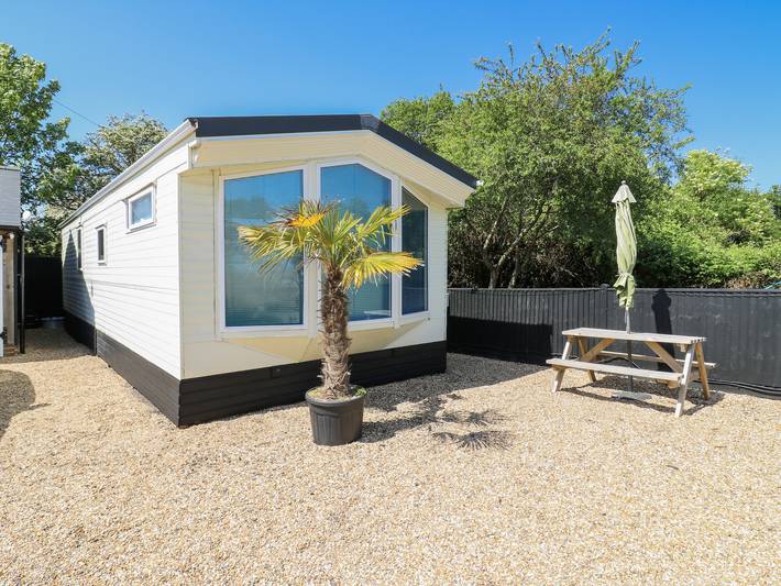 Glamping for 2 people, with garden, with pets in East Sussex