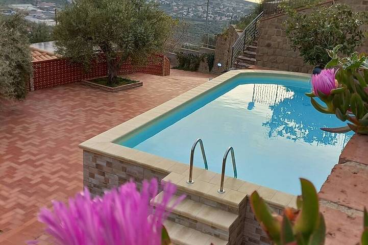 Villa für 6 Personen, mit Pool und Garten - 1