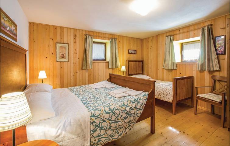 Apartamento vacacional entero, Acogedor apartamento con Wi-Fi, aparcamiento y vistas al río in Lauco, Carnic Prealps