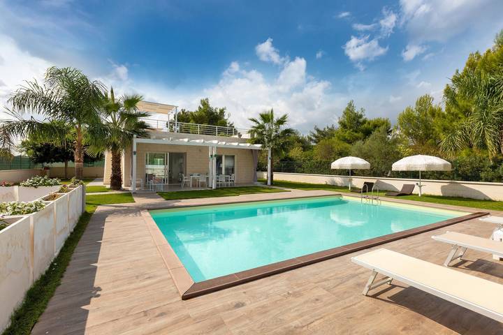 Location de vacances pour 6 personnes, avec Jardin et Piscine à Carovigno - 4