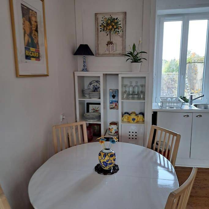 Appartement entier, Lumière et Confort en Centre Ville in Huelgoat, Région de Châteaulin